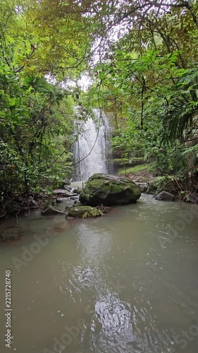 Caminata por pequeñas cascadas en Panama 