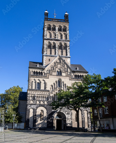 Eingangsportal der Marienkirche in Neuss