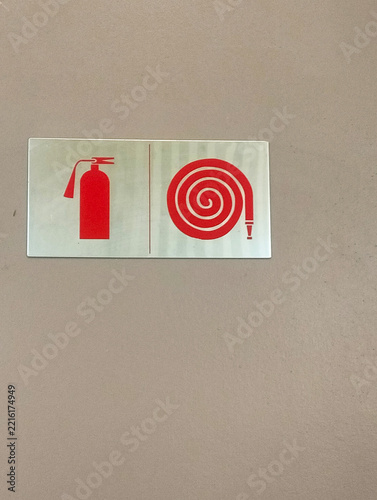 Image of signs indicating the location of fire extinguishers and hydrant hoses.
