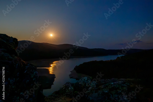 Shortly before the total solar eclipse at Embalse del Arlanzón S