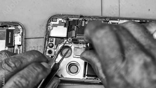Fotografie Close-up view of disassembled smartphone revealing internal motherboard componen
