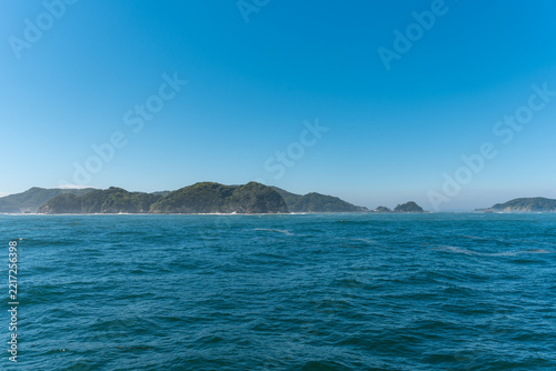フェリーから見た伊勢湾の島