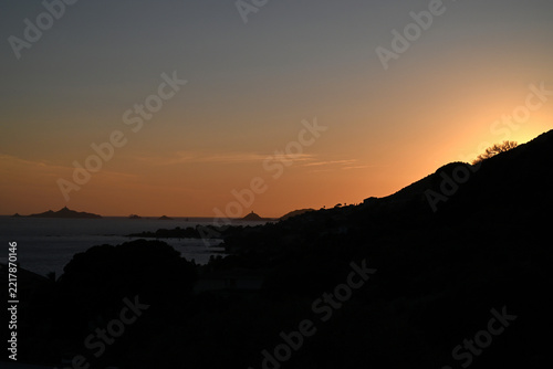 Coucher de soleil sur les îles Sanguinaires en Corse