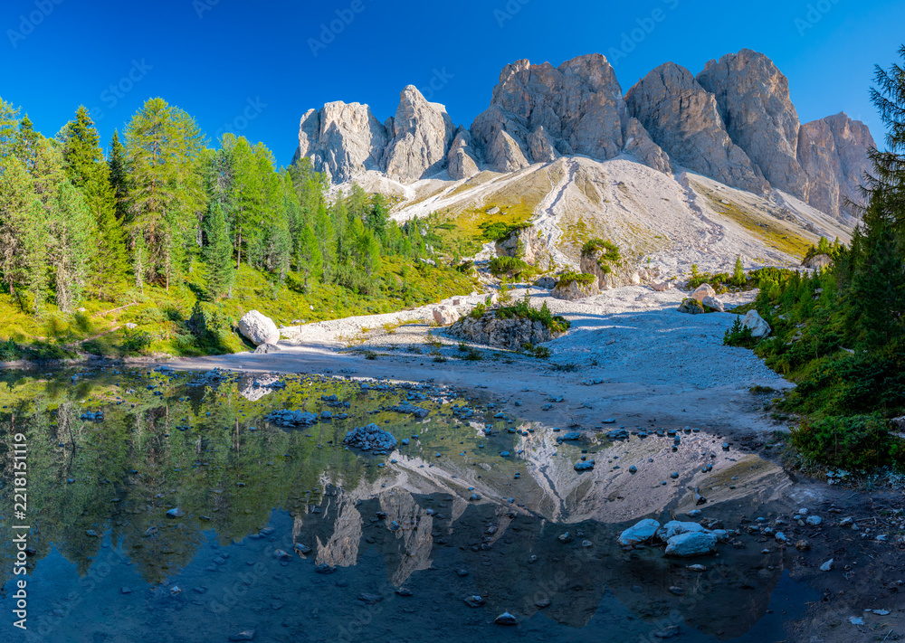 Fototapeta premium Odle (Geisler) - Panorama na szczyty górskie Dolomitów - jesień 2026, szlak Adolfa Munkela