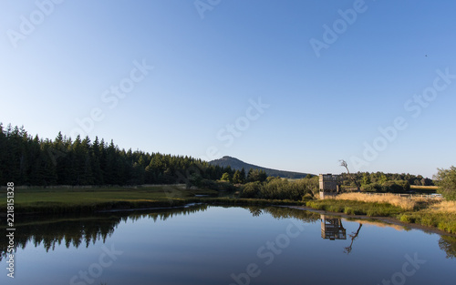 Sur le territoire Mezenc Loire Meygal, l' Etang Des Barthes à Freycenet-la-Tour en Haute Loire