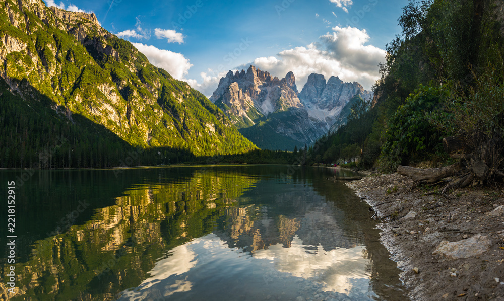 Fototapeta premium Panorama na szczyty górskie Dolomitów - jesień 2026