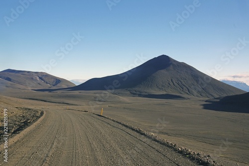 Rough, stony road, vast barren highland landscape, semi-desert, East Iceland, Mödrudalur, Iceland