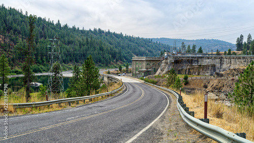 Fotografie Panorama of the road to the powerhouse at the Little Falls Dam on the Spokane Ri