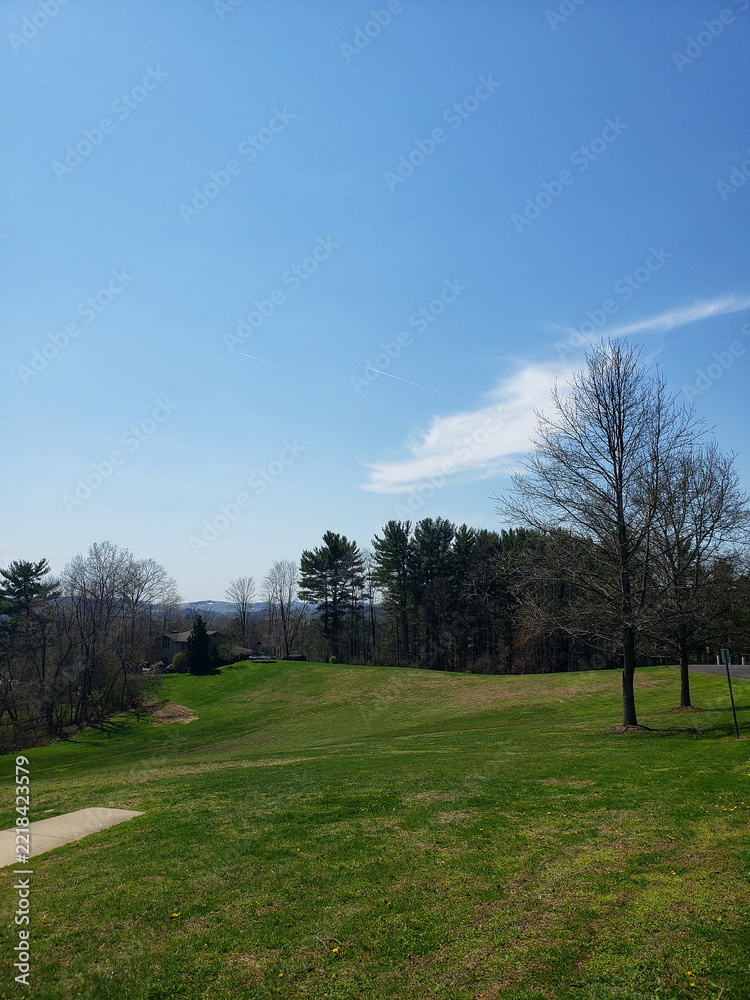 Obraz premium Deis Hill Park in Early Spring, Dover, Ohio