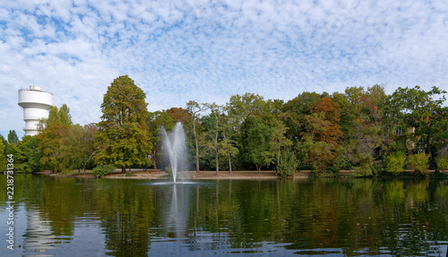 Les couleurs de l'automne au bord d'un lac