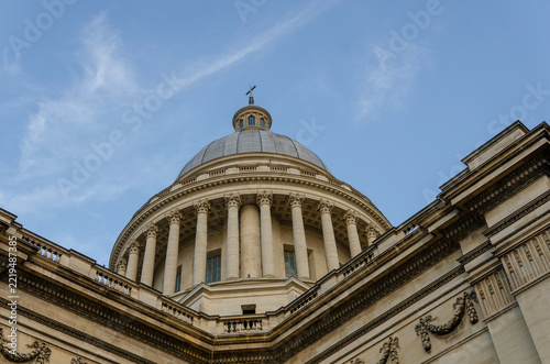 Fotografie The Panthéon in Paris, a neoclassical monument in the Latin Quarter, is distinguished by its imposing dome, Corinthian columns, and historical role as the French national mausoleum