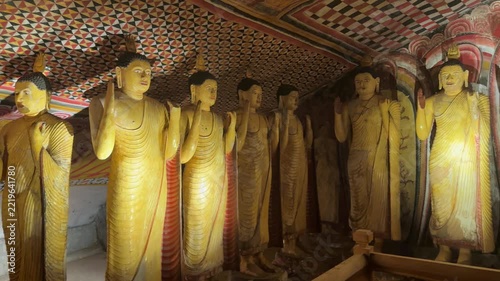 ダンブッラ石窟寺院の仏像群のパン撮影、世界遺産