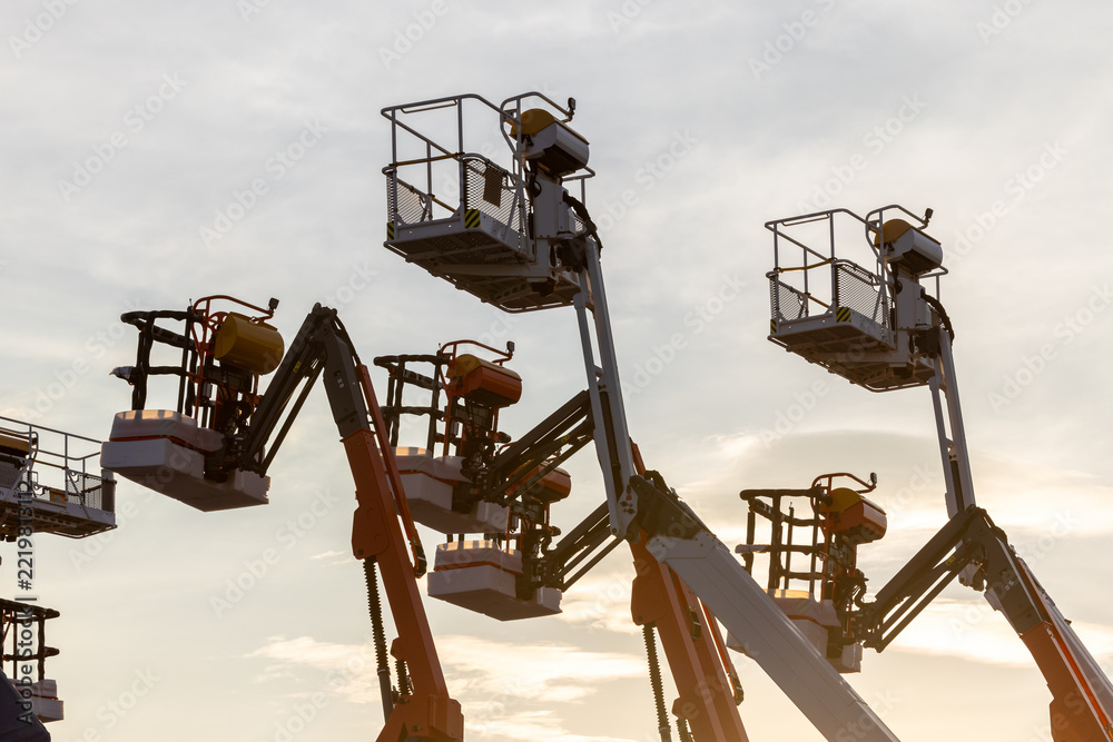 Fototapeta premium Articulate boom lift with blue sky background, Aerial platform lift telescopic boom lift hydraulic boom lift, Mobile construction crane, Construction boom lifts