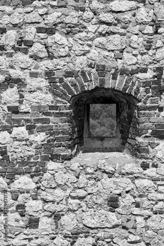 Obraz na plátně Window in the stone defensive wall of a medieval castle in the town of Olsztyn
