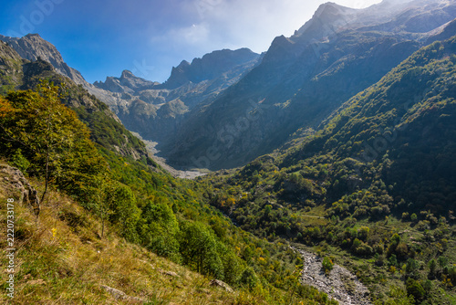 L’autunno sta arrivando al Lago del Vej del Bouc, in Valle Gesso, tra stambecchi e camosci