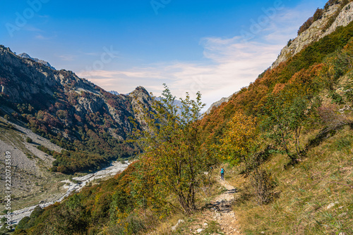 L’autunno sta arrivando al Lago del Vej del Bouc, in Valle Gesso, tra stambecchi e camosci