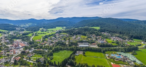 Fotografie Der Kurort Lam in der ostbayerischen Arber-Region in der Oberpfalz aus der Vogel