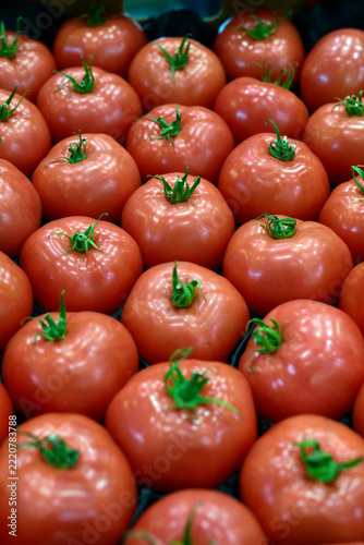 Tomates naturales en el mercado