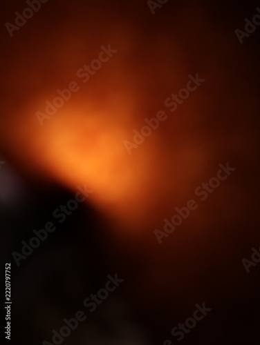 Una toma de cerca de un fondo abstracto de colores anaranjado  y negro con un degradado ligero desenfocado
