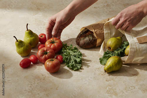 The Thoughtful Grocery Run, Grocery retail, local produce, food delivery, sustainable packaging
