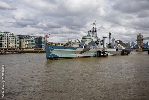 Lungo il Tamigi a Londra, nave da guerra Hms Belfast
