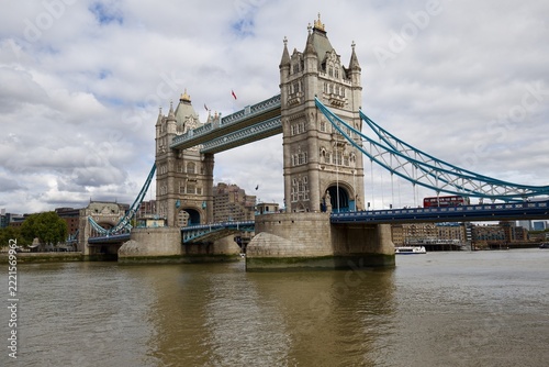 Ponte Tower Bridge Londra sul fiume Tamigi