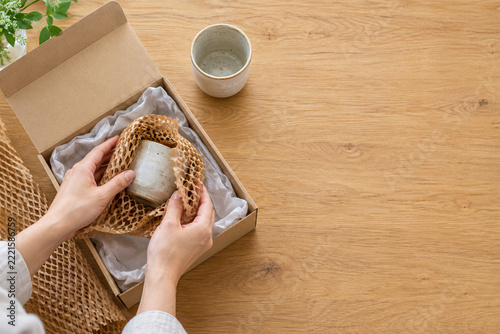 Japanese small business packing ceramic cup in honeycomb paper