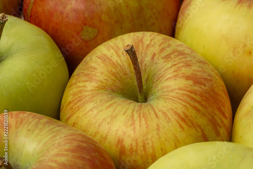 apples in the basket