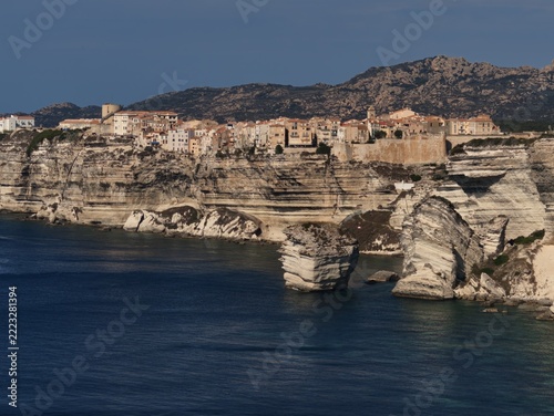 Ville sur la falaise en Corse