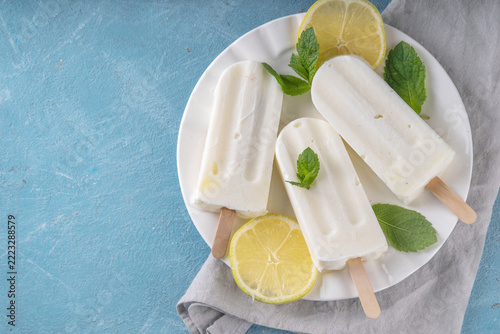 Creamy Whipped lemonade popsicles