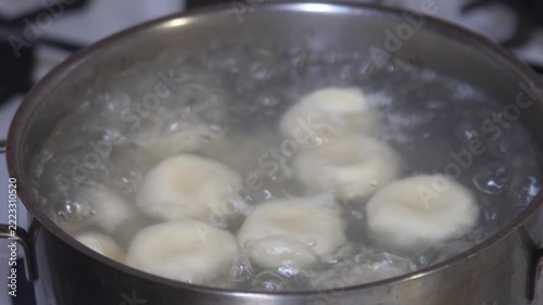白玉を茹でる様子