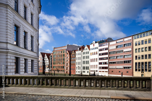 Hamburg auf der Holzbrücke entzerrt