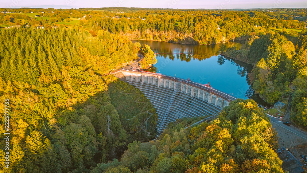Fototapeta premium Robertville Dam and Reservoir Surrounded by Autumn Forest in Belgian Ardennes, Belgium