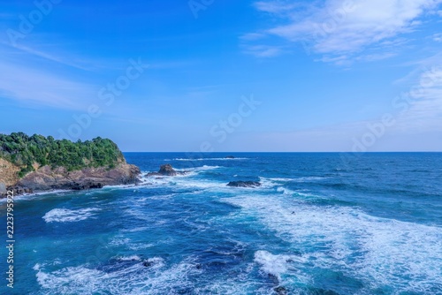 環境保護とサステナビリティを象徴する美しい海岸の風景