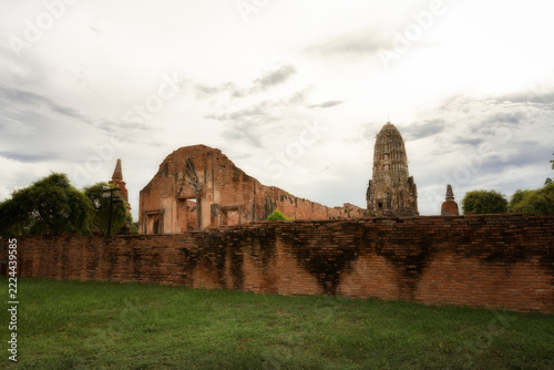 Fotografie Wat Ratchaburana, UNESCO World Heritage site in Ayutthaya, Thailand, famous for its grand central prang and historic discovery of ancient royal gold crypts