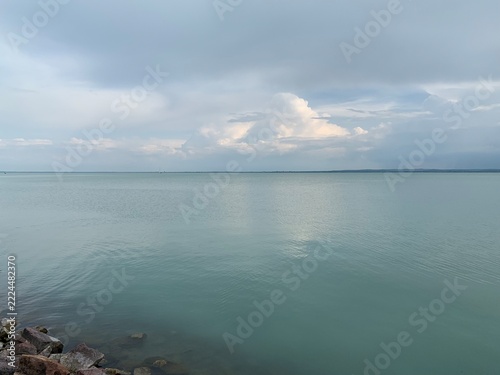 Fotografie Calm evening near Balaton lake in Hungary with scenic views of the shoreline