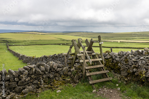peak-district-wooden-stile-and-green-fields