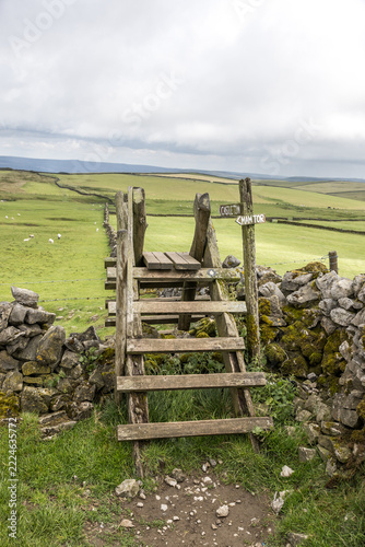wooden-stile-castleton-mam-tor-signpost