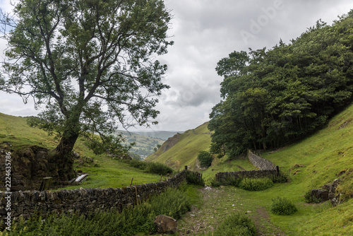 cave-dale-castleton-path-and-stone-walls