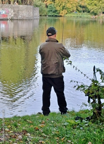 Angler im Haynspark in Hamburg-Eppendorf