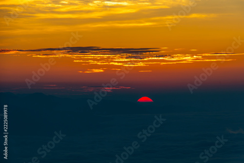 昇る太陽