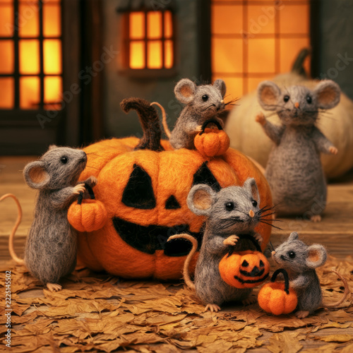 felted_mice_preparing_Halloween