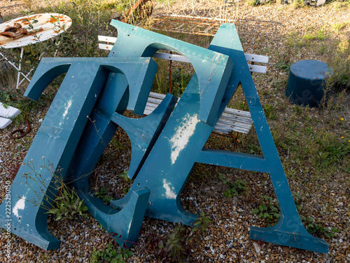 Brocante en vracBrocante en vrac, lettre en métal