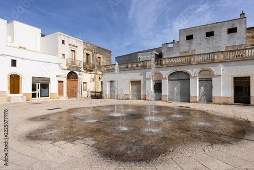 Piazza con fontana - Campi Salentina - Lecce - Salento