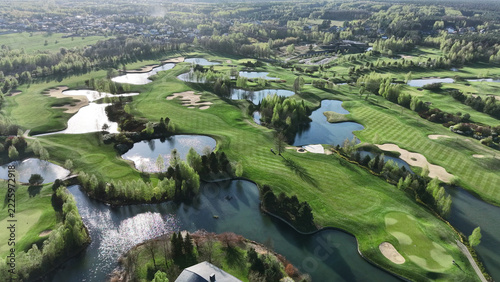 Fotografie Scenic golf course with ponds and wide green field