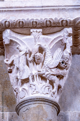 Obraz na plátně A carved Romanesque capital from the Basilica of St
