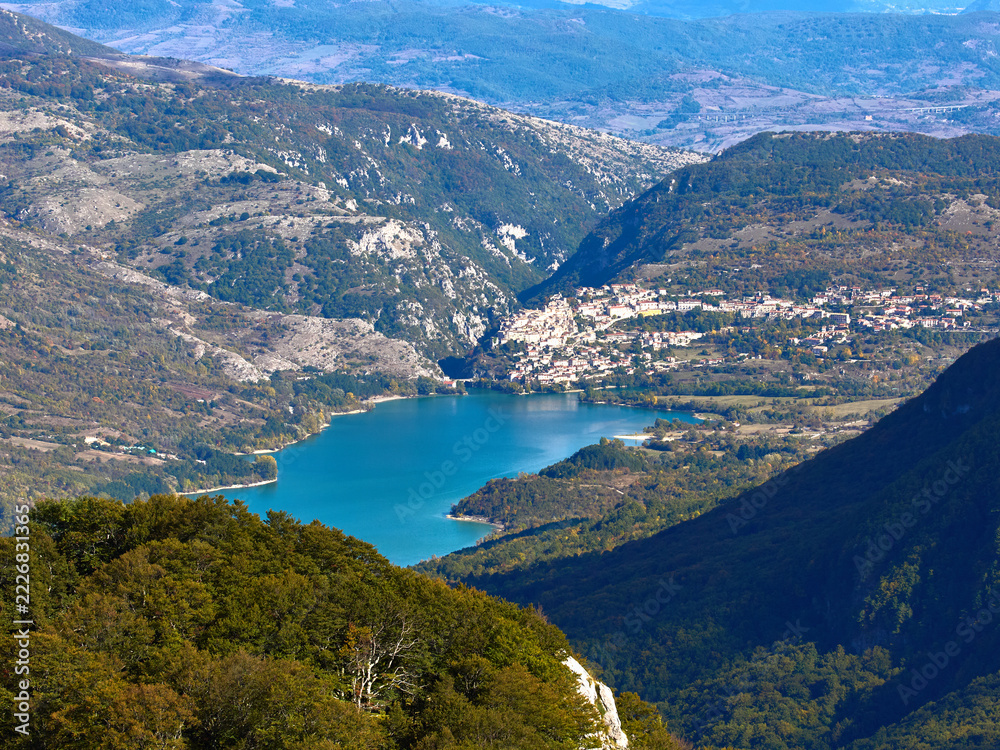 Obraz premium Autunno nel Parco Nazionale d'Abruzzo - Val Fondillo e Monte Amaro di Opi - Provincia di L'Aquila