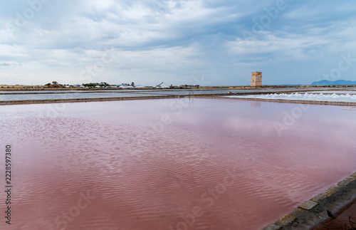 Obraz na plátně Characteristic seawater evaporation ponds in the Trapani and Paceco Salt Pans Na