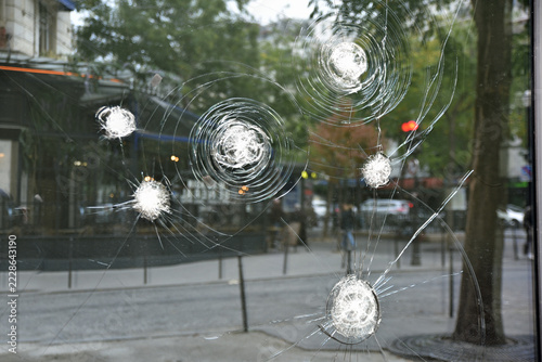 Vitrine brisée à Paris, France