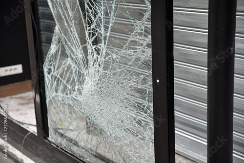 Vitrine brisée à Paris, France